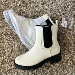 Old Navy Chelsea Boots